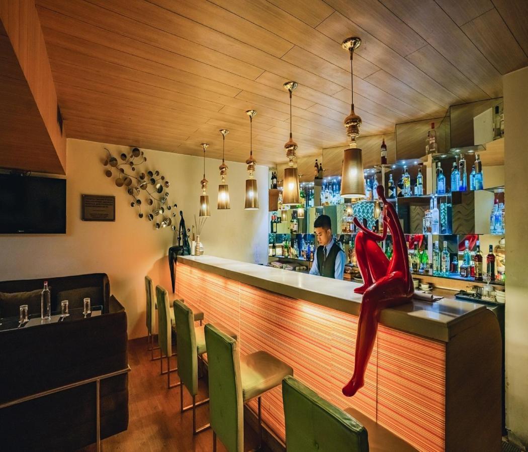 Barsana Hotel & Resort Siliguri Exteriör bild