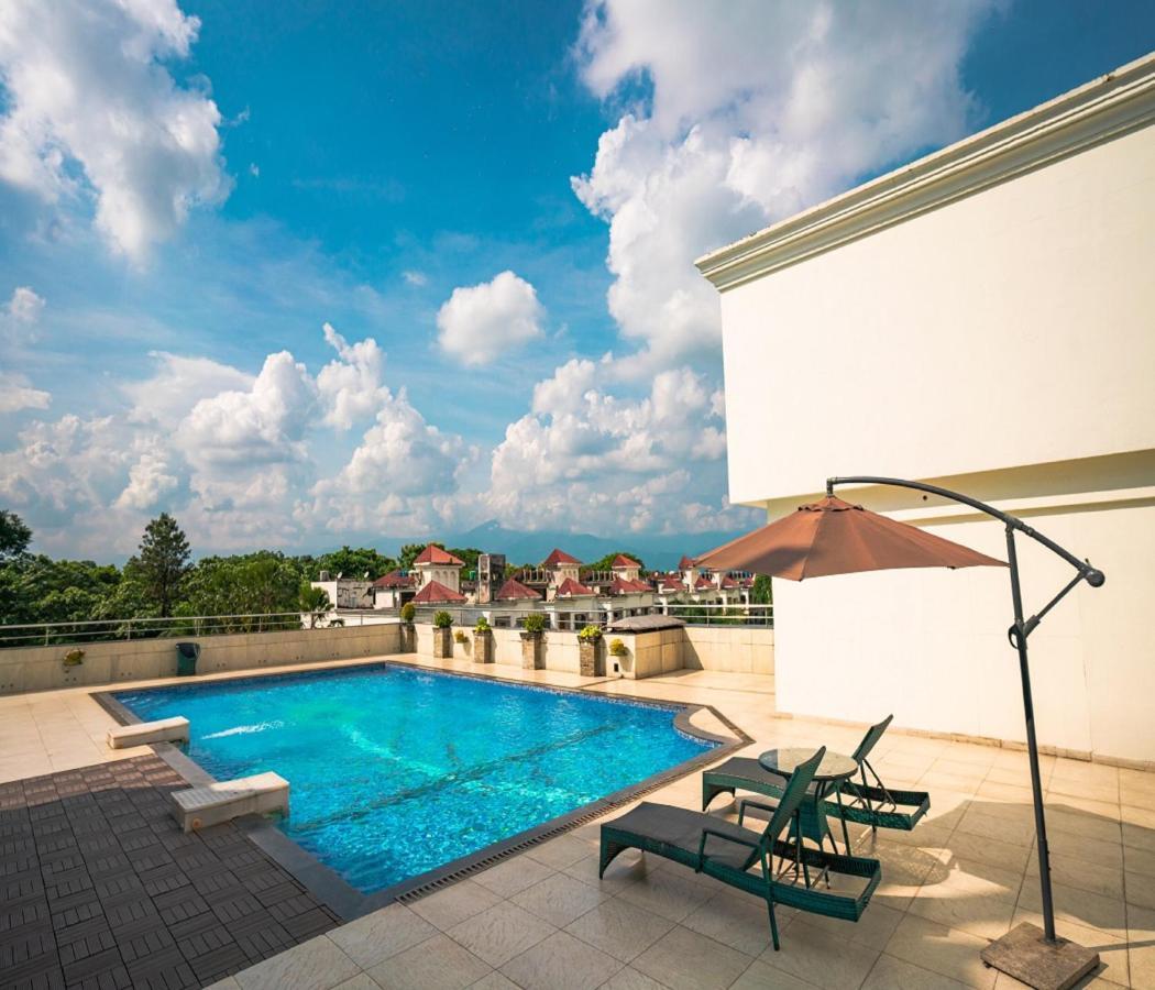 Barsana Hotel & Resort Siliguri Exteriör bild