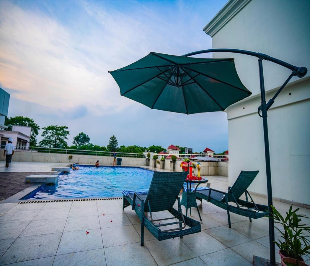 Barsana Hotel & Resort Siliguri Exteriör bild