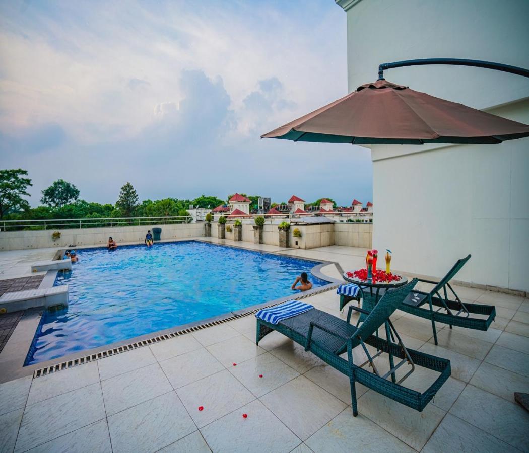 Barsana Hotel & Resort Siliguri Exteriör bild