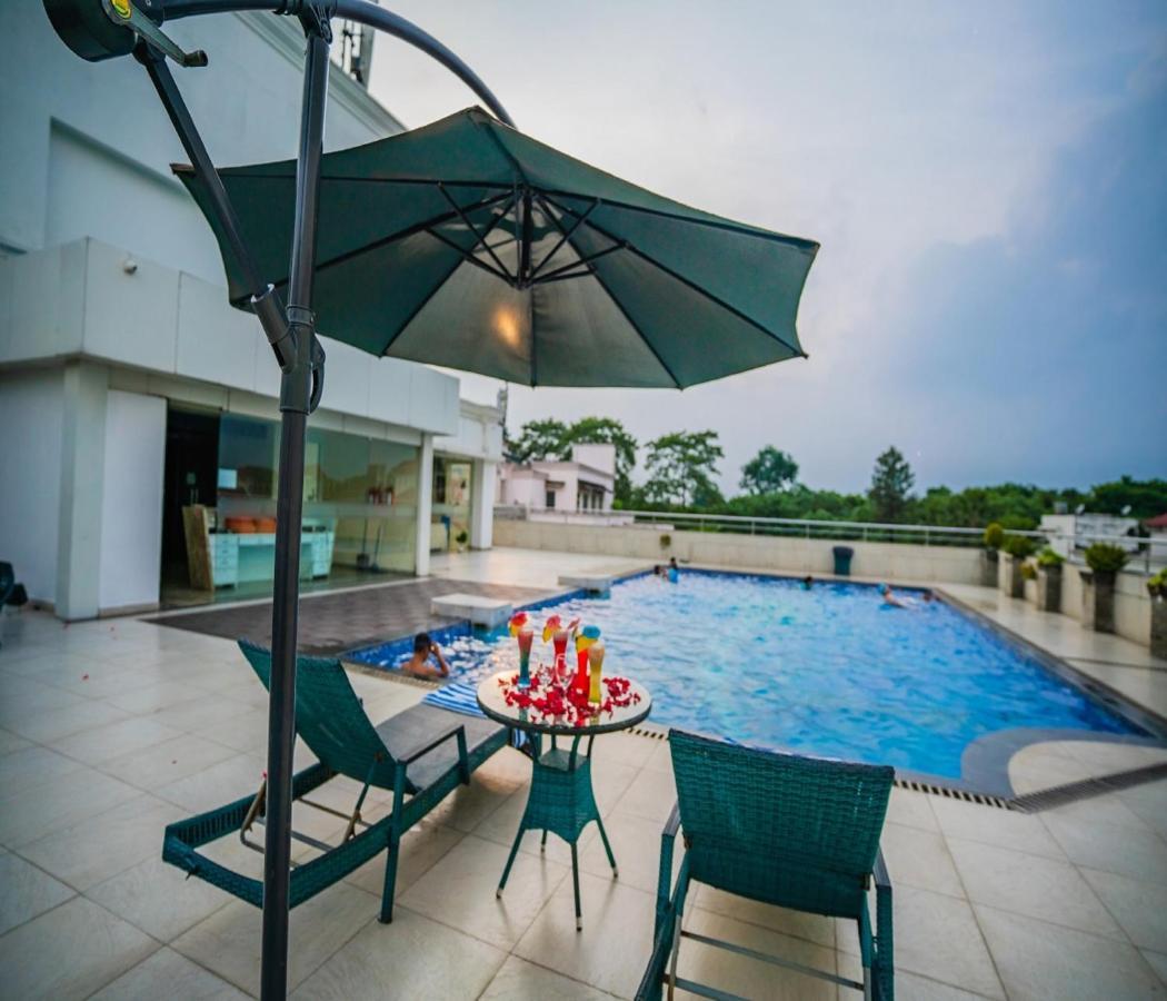 Barsana Hotel & Resort Siliguri Exteriör bild