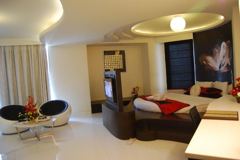 Barsana Hotel & Resort Siliguri Exteriör bild